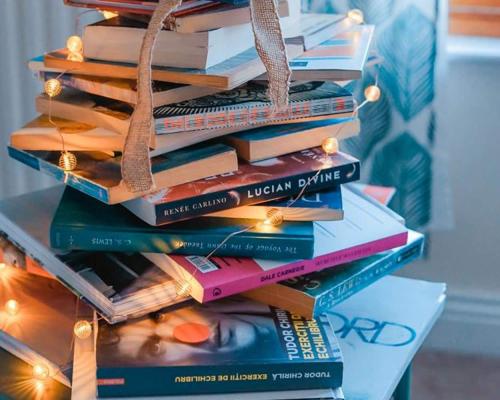 6 Must Read Christmas and Hunukkah Books to Read This Holiday Season